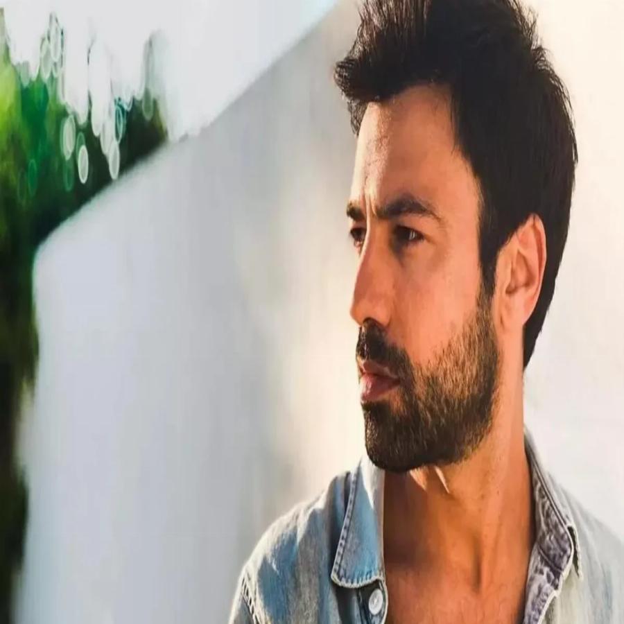 Στην Γη της Ελιάς ο Ανδρέας Γεωργίου: Όχι για γυρίσματα αλλά για διακοπές με την παρέα του