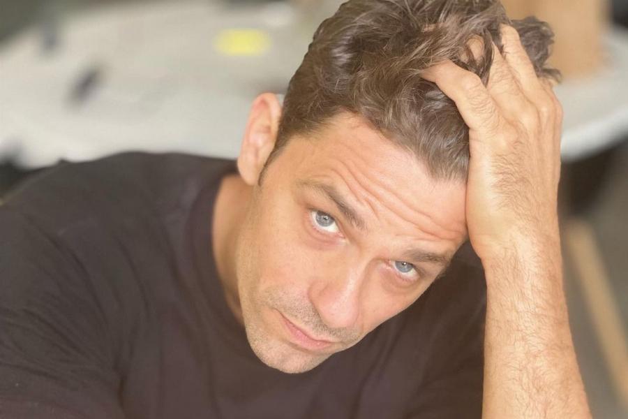 Αποστολής Τότσικας: «Θεωρώ βλαχιά να σχολιάζουν τη διαφορά ηλικίας με τη γυναίκα μου»