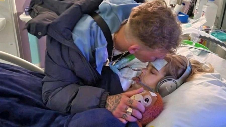 Βρετανία: Αποσυνδέουν τον Άρτσι από τα μηχανήματα – «Δεν έχουμε άλλες επιλογές», λέει η μητέρα