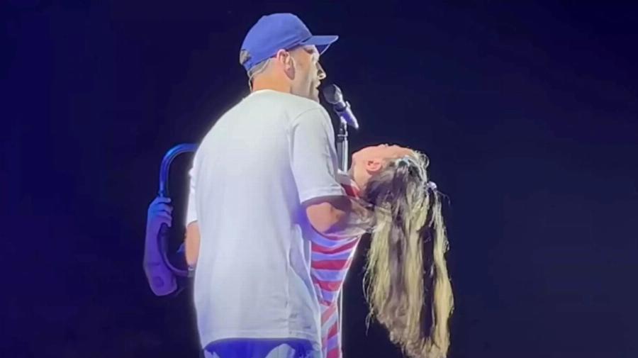 Συγκίνηση για την πράξη του Κωνσταντίνου Αργυρού: H μητέρα της 9χρονης με μυϊκή ατροφία λέει πως «ήταν το καλύτερο δώρο για εκείνη»