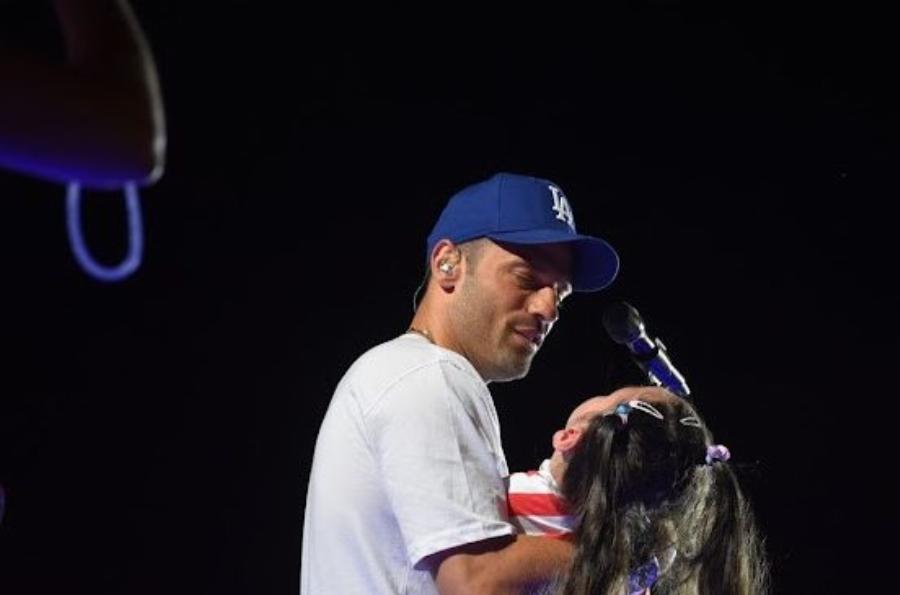 Συγκίνηση για την πράξη του Κωνσταντίνου Αργυρού: H μητέρα της 9χρονης με μυϊκή ατροφία λέει πως «ήταν το καλύτερο δώρο για εκείνη»