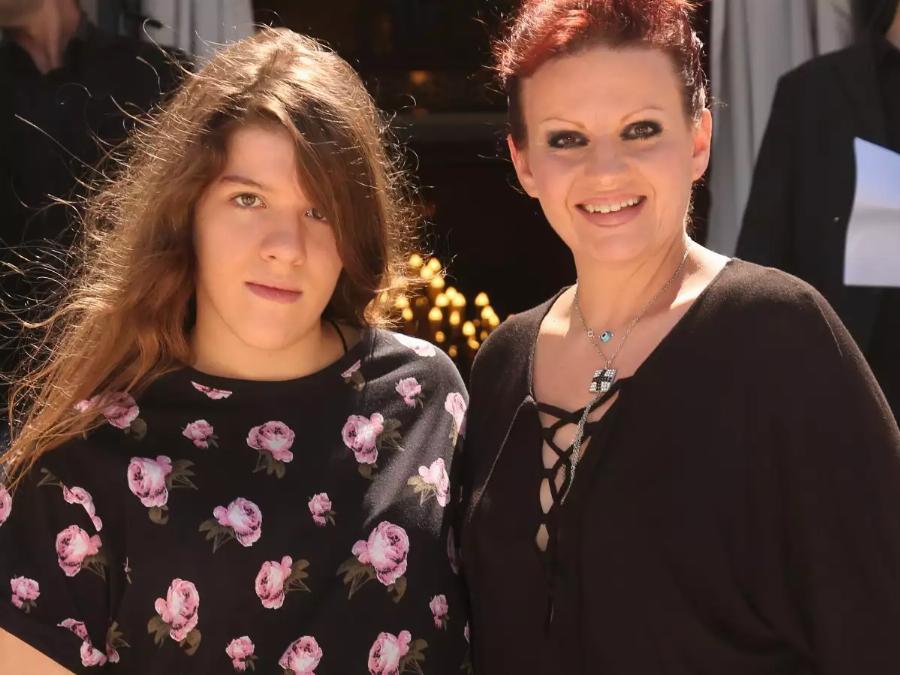 «Έχω μώλωπες, με τράβηξε απ’το στήθoς, με πάτησε την πλάτη»: Η εξομολόγηση της “Μπουλίτσας” του Καφέ της Χαράς για τις δύσκολες ώρες