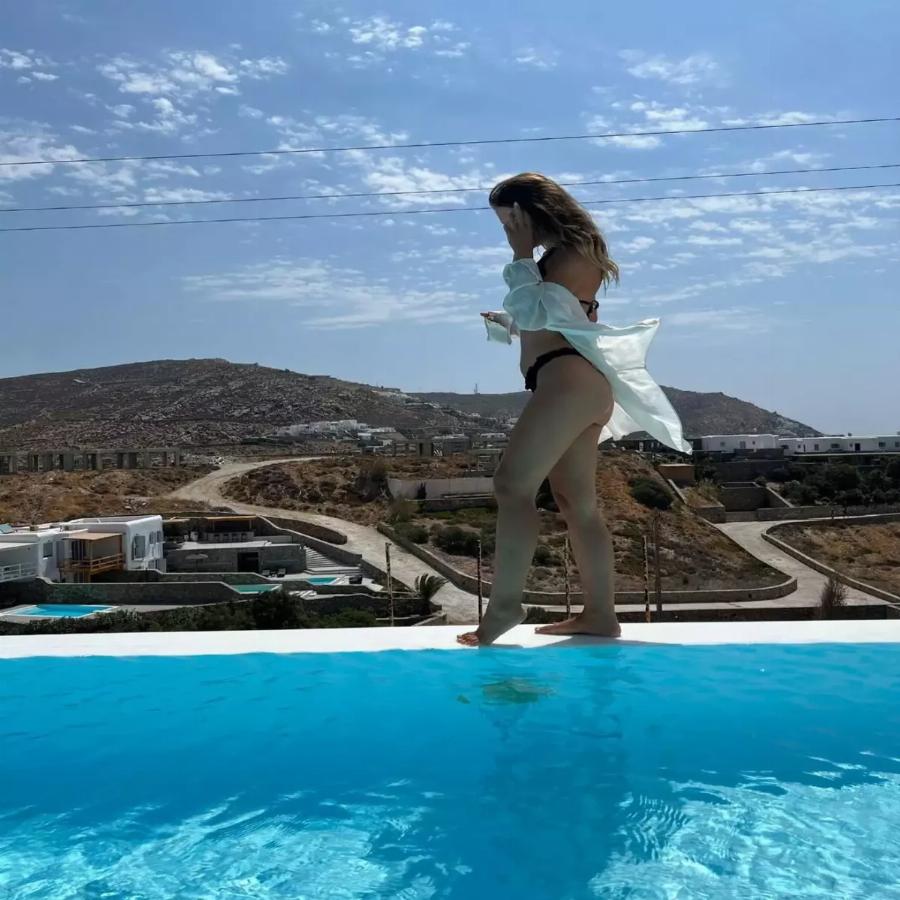 Όλα τα μάτια πάνω της στο νησί των ανέμων: Η Ασημίνα Ουστάλλι του Masterchef κάνει τους πάντες να παραμιλάνε στη Μύκονο