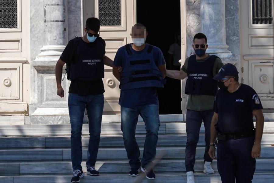 Αuτός είναι ο 53χρονος αστυνομικός που βίασε την 14χρονη μαθήτρια στη Λέσβο