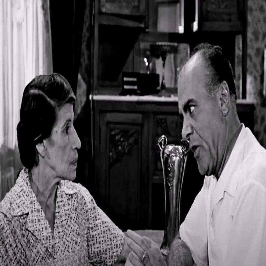 Βασίλης Αυλωνίτης: Τα δύσκολα παιδικά χρόνια, η απόπειρα δολοφονίας, ο εθισμός στον τζόγο, το σκάνδαλο με θαυμάστρια και η διάλυση του γάμου