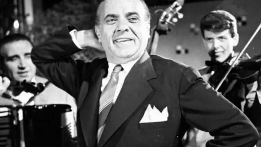 Βασίλης Αυλωνίτης: Τα δύσκολα παιδικά χρόνια, η απόπειρα δολοφονίας, ο εθισμός στον τζόγο, το σκάνδαλο με θαυμάστρια και η διάλυση του γάμου