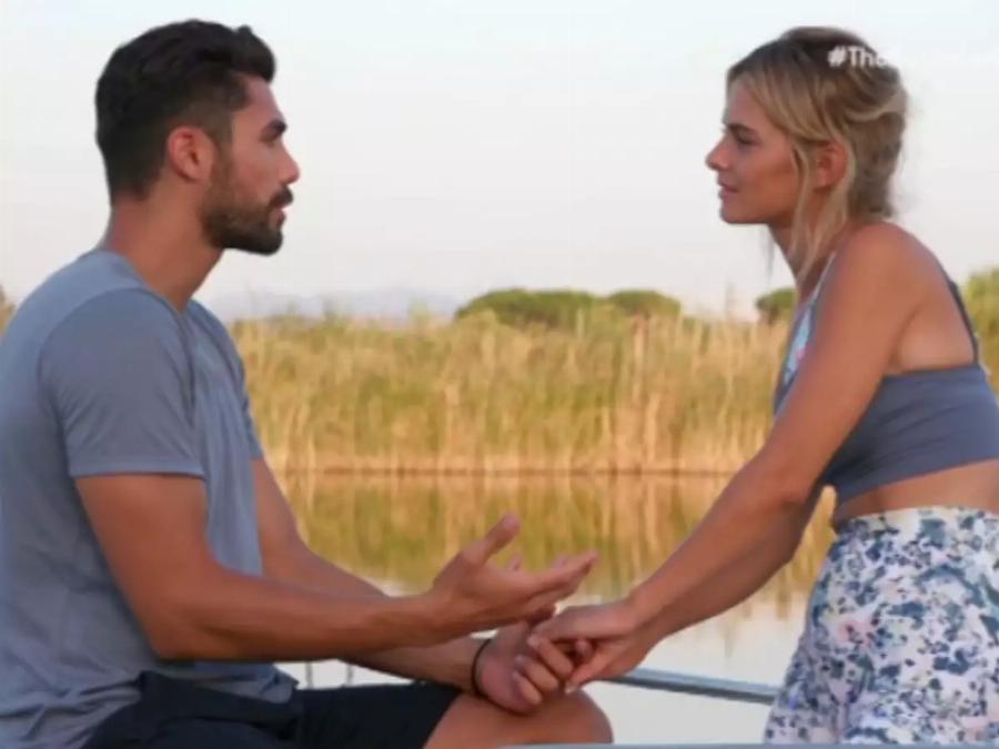 Ξεπέρασε τον Βασιλάκο και έγινε μια άλλη: Με πολύ κοντό καρέ και φουσκωμένα χείλη η Χριστίνα του Bachelor