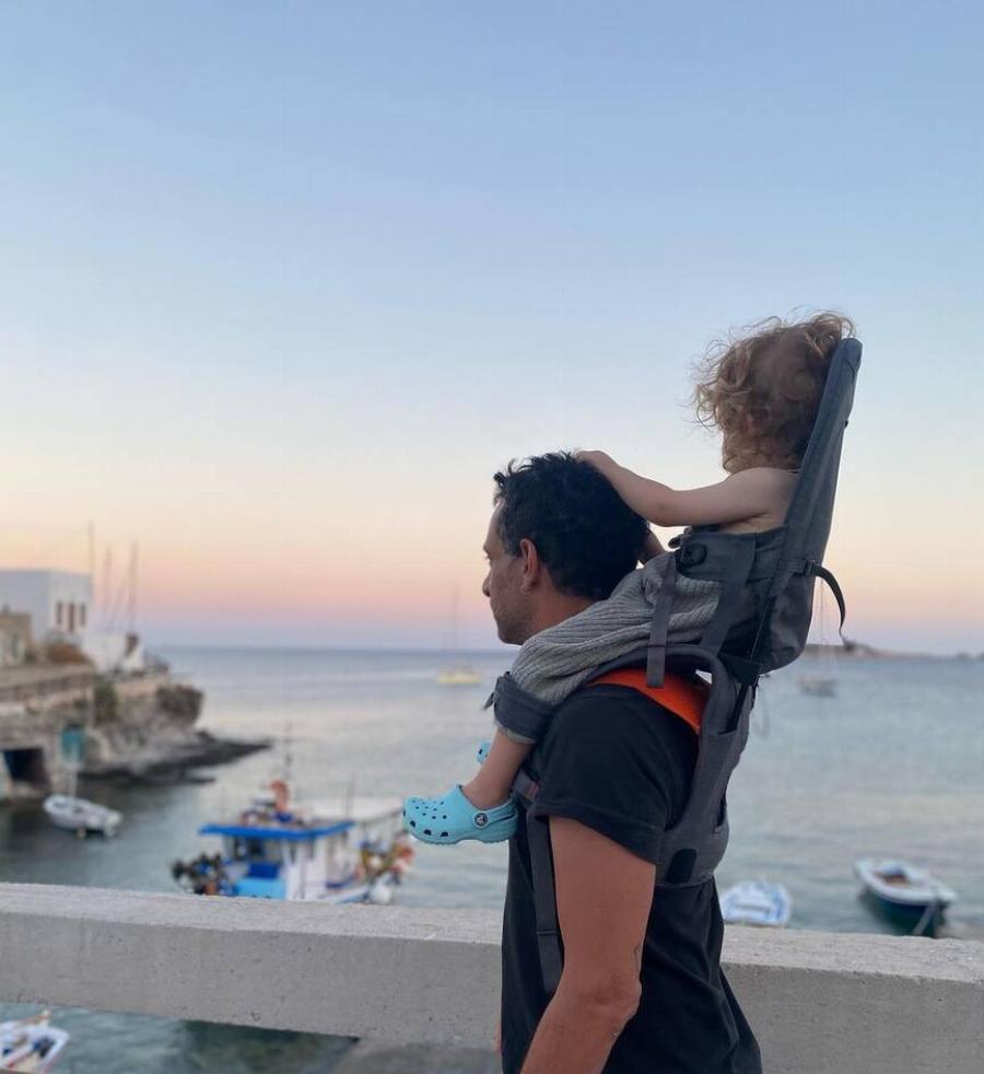 Είναι κατάξανθος και γλυκύτατος: Ο Γιώργος Χρανιώτης δημοσίευσε τις πρώτες φωτογραφίες με τον γιο του από τις διακοπές