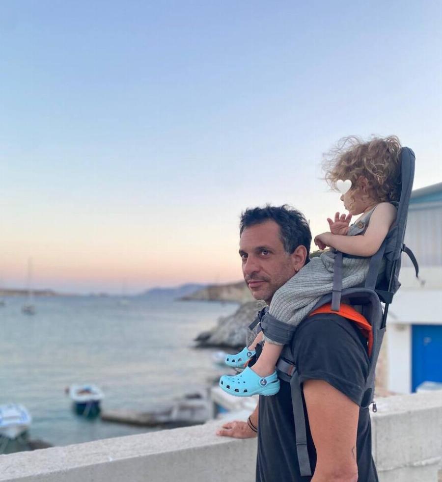 Είναι κατάξανθος και γλυκύτατος: Ο Γιώργος Χρανιώτης δημοσίευσε τις πρώτες φωτογραφίες με τον γιο του από τις διακοπές