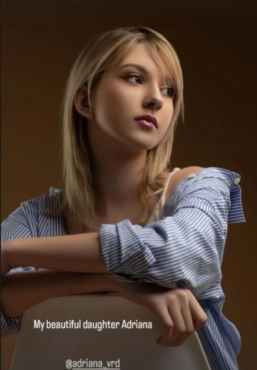 Πήρε την ομορφιά της μαμάς της: Η Τζίνα Αλιμόνου μας δείχνει τη 13χρονη κόρη της, Αδριάνα Βαρδινογιάννη