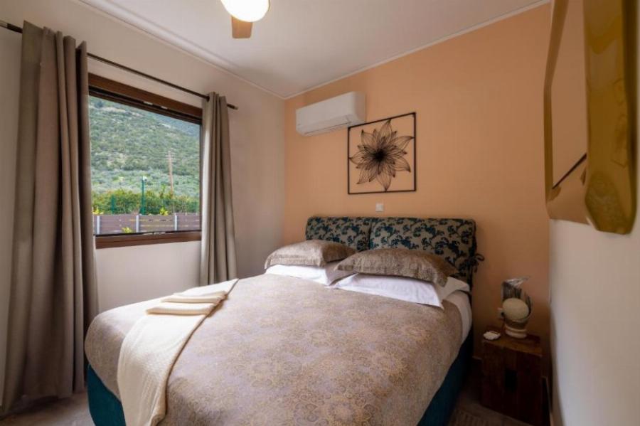 Πιο ερωτευμένοι από ποτέ Βανδή – Μπισμπίκης: Η απομονωμένη βίλα πισίνα και μόλις δυο ώρες από την Αθήνα, στην οποία ζουν τον έρωτα τους