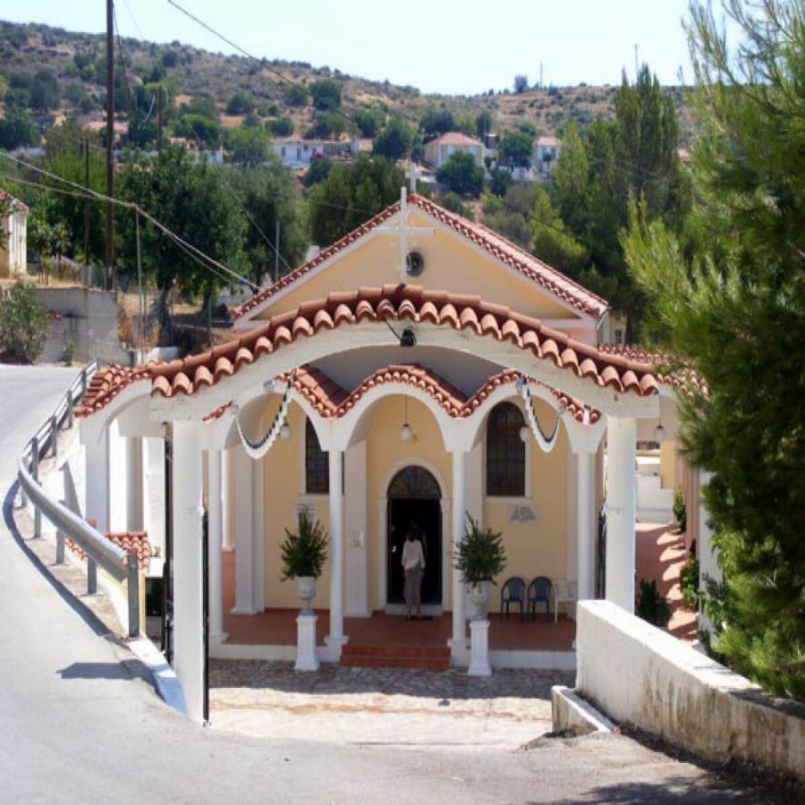 Σήμερα βγαίνουν τα φίδια της Παναγίας στην Κεφαλονιά – Θα αναχωρήσουν τον Δεκαπενταύγουστο