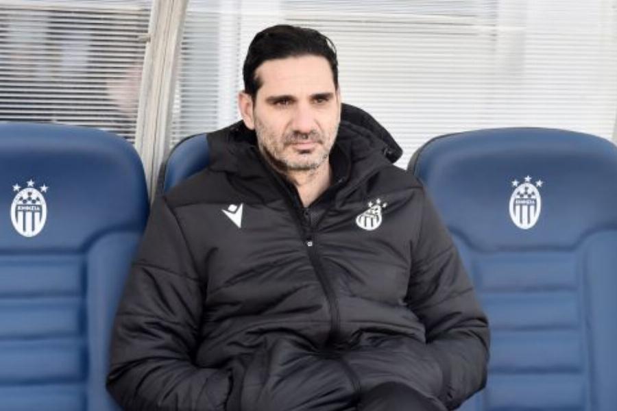 Δημήτρης Ελευθερόπουλος: Ο ζεν πρεμιέ του ελληνικού ποδοσφαίρου, τα 7 πρωταθλήματα με τον Ολυμπιακό, η πανέμορφη σύζυγος και τα παιδιά