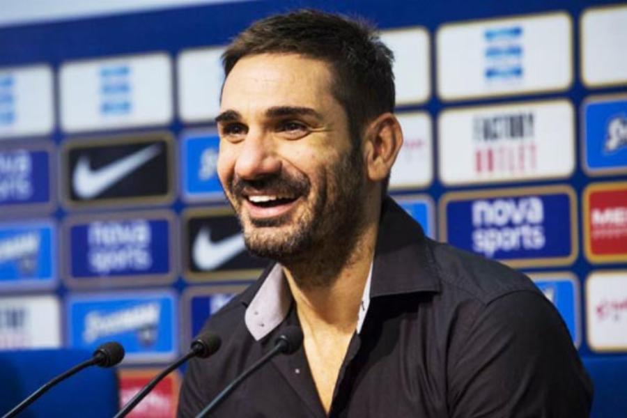 Δημήτρης Ελευθερόπουλος: Ο ζεν πρεμιέ του ελληνικού ποδοσφαίρου, τα 7 πρωταθλήματα με τον Ολυμπιακό, η πανέμορφη σύζυγος και τα παιδιά