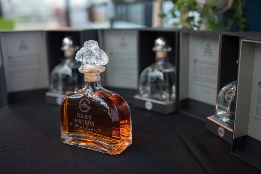 Η δύναμη της θέλησης: Ο Έλληνας που έμεινε 2 φορές άστεγος, έφτιαξε το ποτό των 5 δισ. και είναι ένας από τους εκατό τοπ επιχειρηματίες στον κόσμο