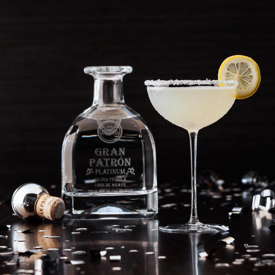 Η δύναμη της θέλησης: Ο Έλληνας που έμεινε 2 φορές άστεγος, έφτιαξε το ποτό των 5 δισ. και είναι ένας από τους εκατό τοπ επιχειρηματίες στον κόσμο