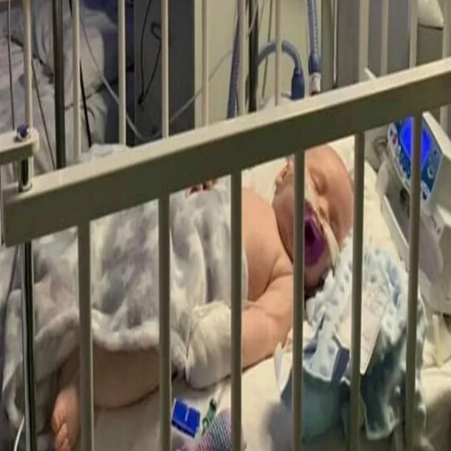 «Ένας συγγενής φίλησε το νεογέννητο γιο μου, άρχισε ξαφνικά να κάνει κάτι πεpίεpγο και κατέληξε στη ΜΕΘ»