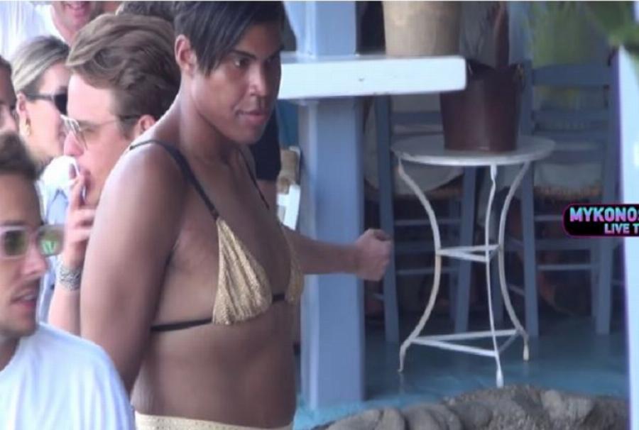 Τράβηξε τα βλέμματα στην Μύκονο ο Μάτζικ Τζόνσον: Με… τακούνια και μπικίνι σε πάρτυ του νησιού