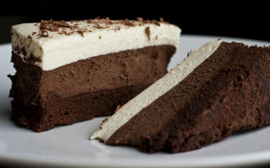 Τριπλός πειρασμός: Δροσερό γλυκό ψυγείου με τριπλή σοκολάτα χωρίς ψήσιμο, έτοιμο σε χρόνο dt