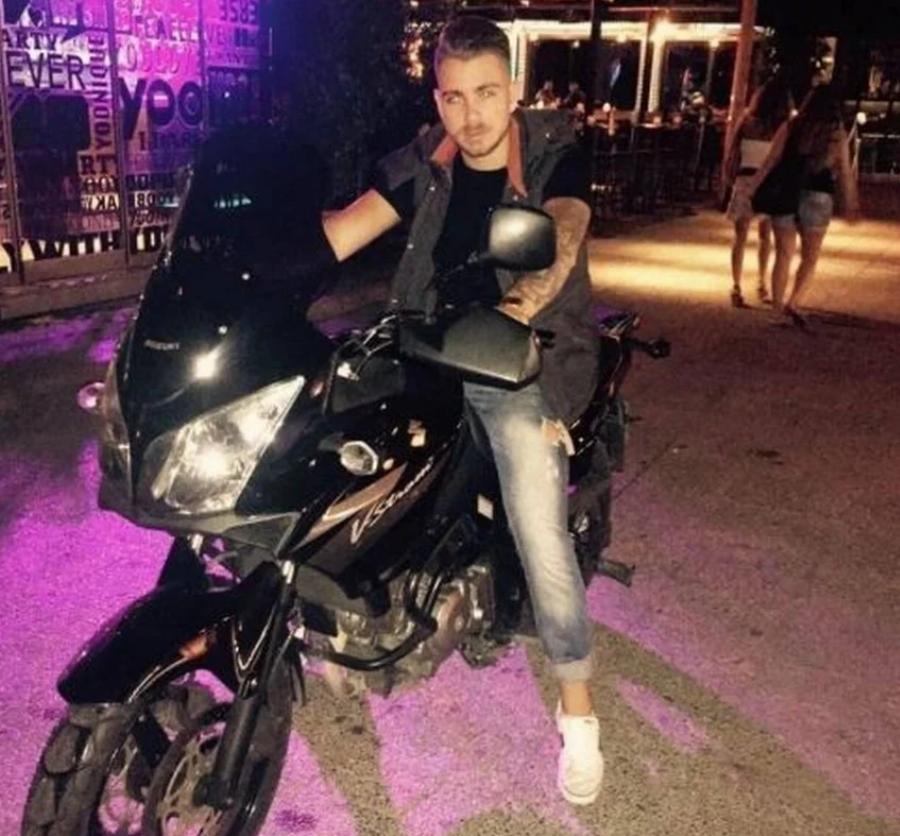 Δεν θα τον αναγνώριζε ούτε η Μαρία Λεκάκη: Άφησε μούσια, γυμνάστηκε και είναι πιο όμορφος από ποτέ ο Φοίβος από τη «Νταντά»