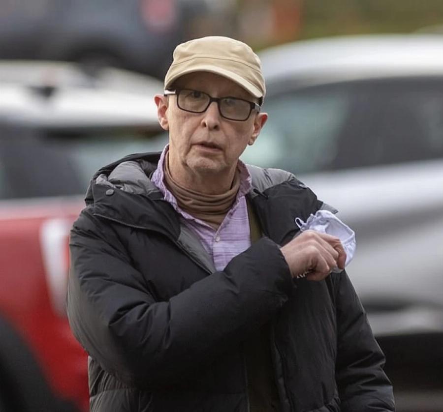 Η ιστορία ενός νεαρού-ιδιοφυΐα που συγκλονίζει: «My Old School», η ταινία, το δραματικό παρελθόν και η απάτη που σκαρφίστηκε για να γίνει γιατρός