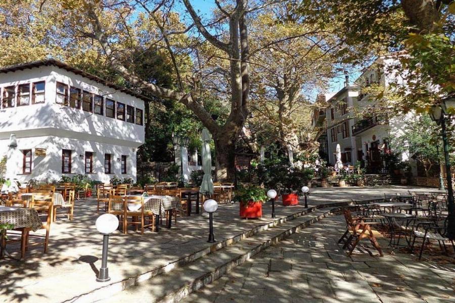 Μαγική θέα και ονειρεμένο τοπίο: Η Πορταριά είναι  το χωριό στο Πήλιο που μοιάζει με ανθισμένο μπαλκόνι