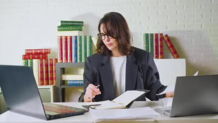 Όσοι είναι πάνω από 40 χρονών, πρέπει να δουλεύουν μόνο 3 φορές την εβδομάδα, λένε οι Επιστήμονες