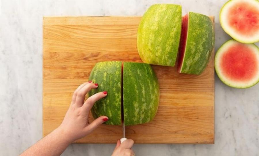Κόβατε λάθος το καρπούζι: Αυτός είναι ο σωστός τρόπος για να το κόψετε σωστά μέσα σε δευτερόλεπτα