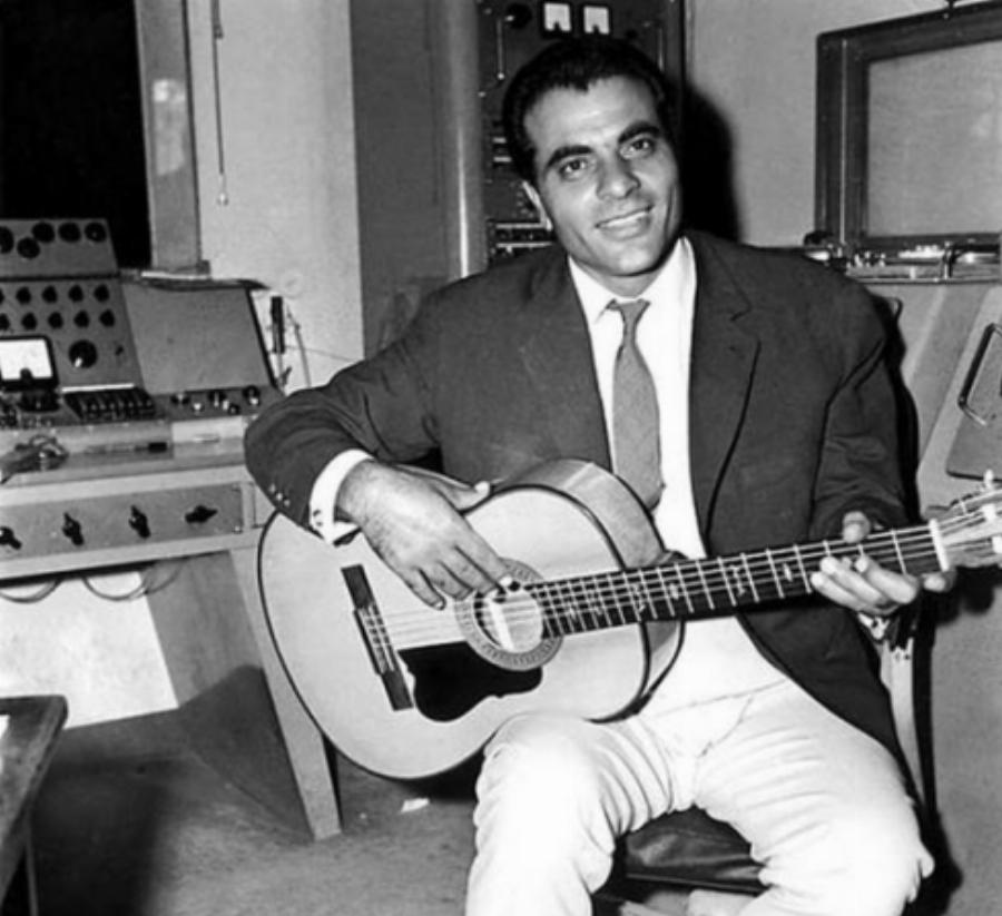 20 χρόνια χωρίς τον Στέλιο Καζαντζίδη: Η σπουδαία καριέρα, η αρρώστια, η ταφή δίπλα στην μητέρα του και η κηδεία που έγινε λαϊκό προσκύνημα