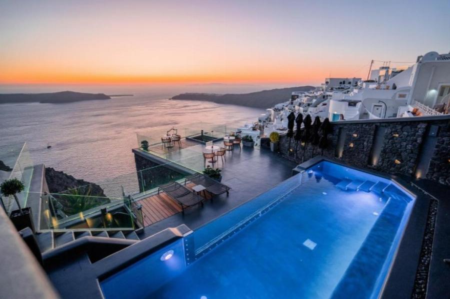 Η απόλυτη χλιδή για την Αθηνά Οικονομάκου: Το υπερπολυτελές ξενοδοχείο του συζύγου της στην Μύκονο