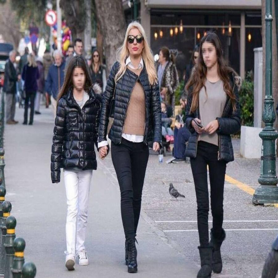 Σαν δυο σταγόνες νερό: Η κόρη της Ελένης Μενεγάκη, Βαλέρια Λάτσιου, μεγάλωσε και είναι μία καλλονή ίδια η μητέρα της