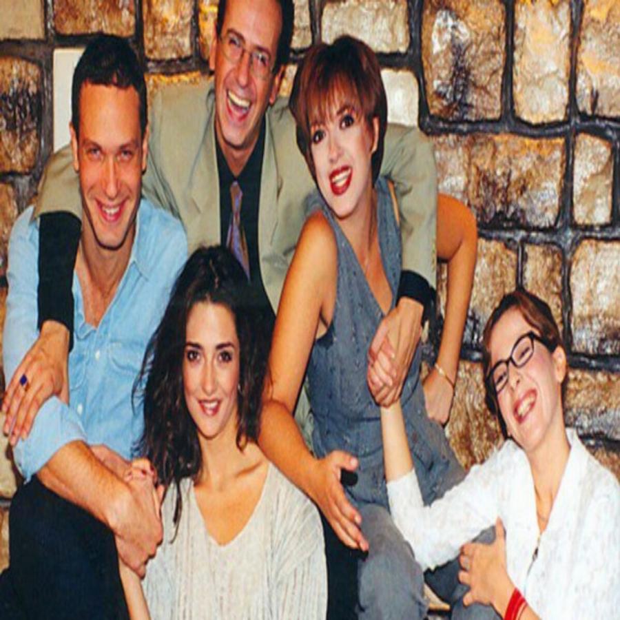 Ταξίδι στο παρελθόν με Κωνσταντίνου και Ελένης: Αγνώριστοι σήμερα όλοι οι guests της σειράς, την Μπουκουβάλα δεν θα την αναγνώριζε κανείς