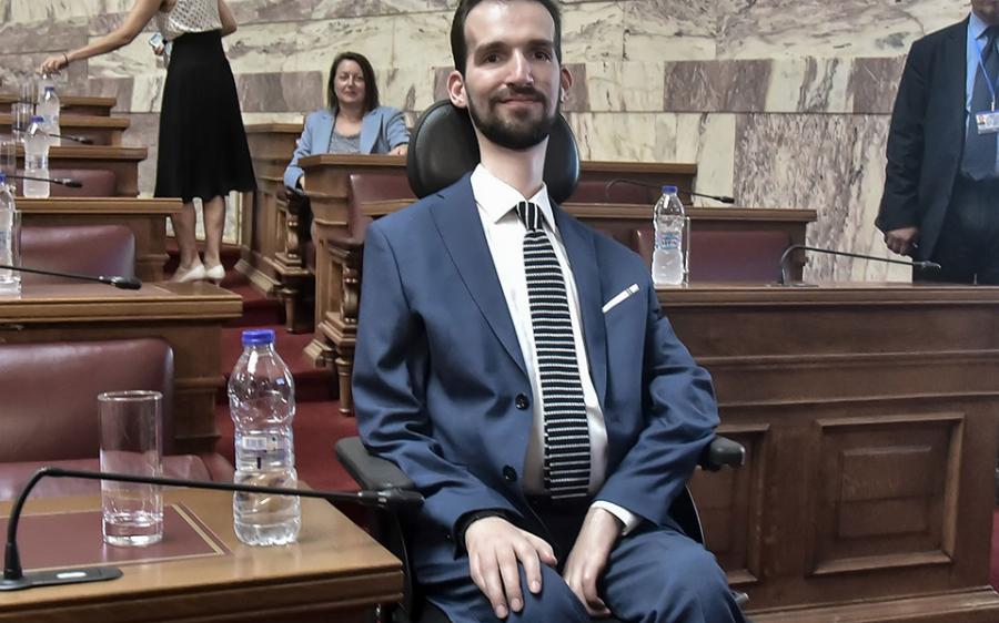 Ραγίζει καρδιές η ανάρτηση του Στέλιου Κυμπουρόπουλου για τον πατέρα του: «Η γιορτή μας βρήκε στο νοσοκομείο όπως και άλλες οικογένειες»