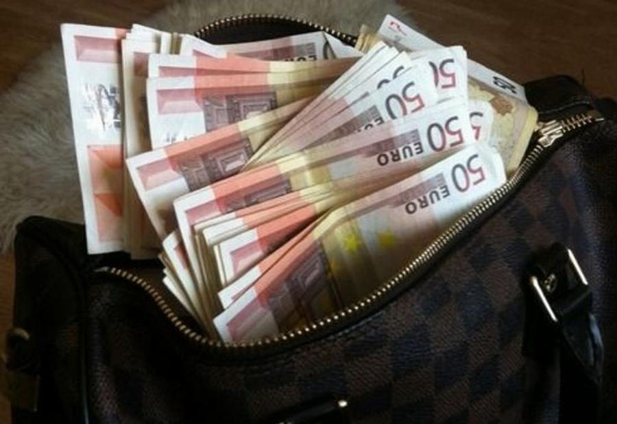 Χανιά: Οδηγός ταξί βρήκε τσαντάκι με 4.500 ευρώ και το παρέδωσε – Δεν είχε χαθεί μέσα στο αμάξι του