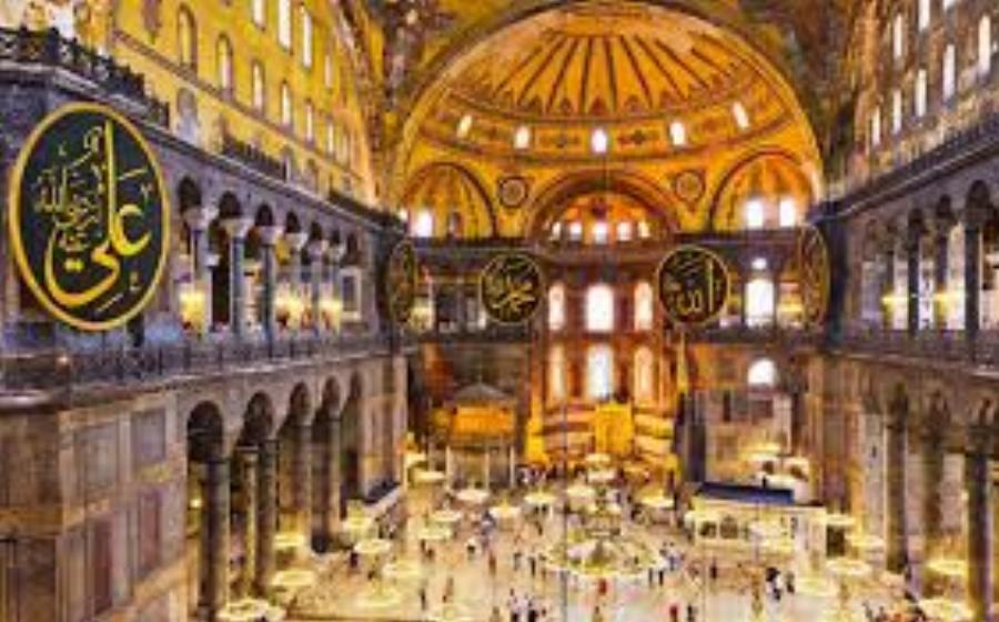 Λευτέρης Νουφράκης: Η άγνωστη λειτουργία στην Αγιά Σοφιά 466 χρόνια μετά την Άλωση της Πόλης και ο τολμηρός ιερέας