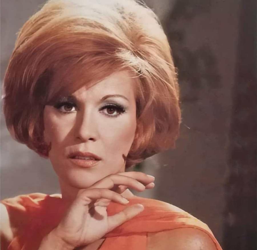 Μαίρη Χρονοπούλου: Ο αρραβώνας με τον Μπάρκουλη, ο γάμος με τον Δήμαρχο, τα εγκαύματα στο πρόσωπο και το ατύχημα που την καθήλωσε