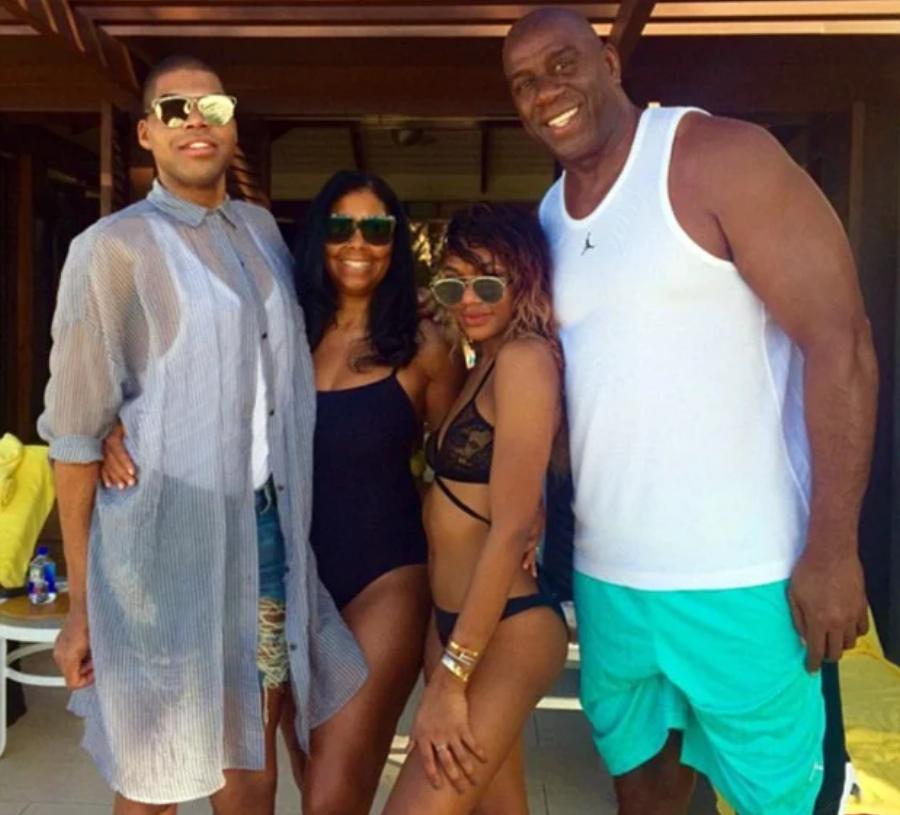 Τράβηξε τα βλέμματα στην Μύκονο ο Μάτζικ Τζόνσον: Με… τακούνια και μπικίνι σε πάρτυ του νησιού