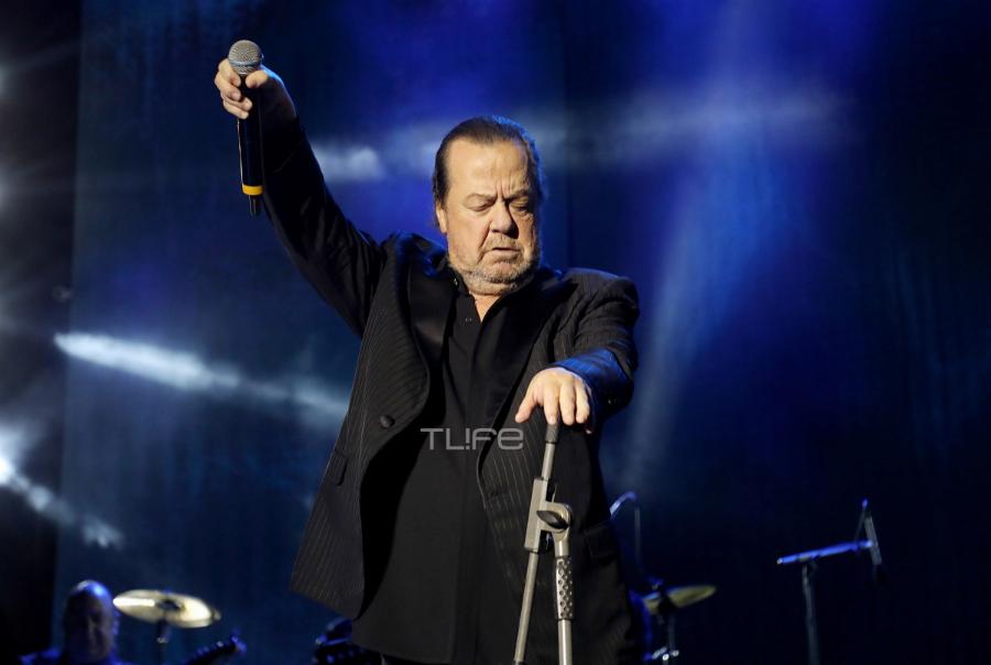 Η ομοιότητα του Γιάννη Πάριου με τον γιο του – Ο γιος του Μιχάηλ έκλεισε τα 27 και είναι ίδιος ο πατέρας του