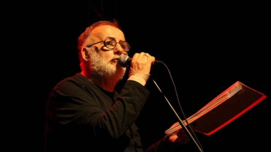 Θάνος Μικρούτσικος: Η δολοφονία που τον στιγμάτισε, οι 3 γάμοι, τα τέσσερα παιδιά, η μάχη με τον καρκίνο και το δημόσιο μήνυμα πριν το τέλος