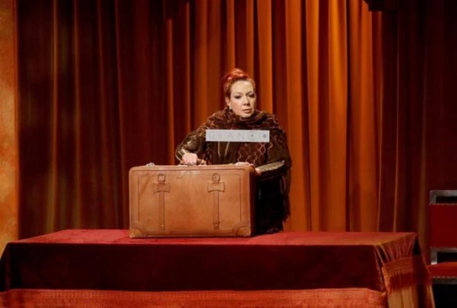 Άλλαξε εμφάνιση, ρεπερτόριο και εντυπωσιάζει: Αγνώριστη η Δάφνη από τους “Δύο Ξένους” δεν την γνωρίζει ούτε η Κουντουράτου 25 χρόνια μετά