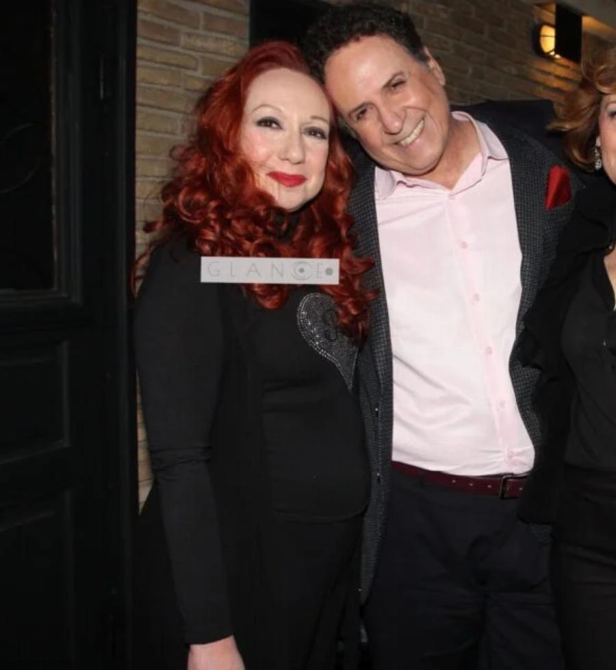 Άλλαξε εμφάνιση, ρεπερτόριο και εντυπωσιάζει: Αγνώριστη η Δάφνη από τους “Δύο Ξένους” δεν την γνωρίζει ούτε η Κουντουράτου 25 χρόνια μετά