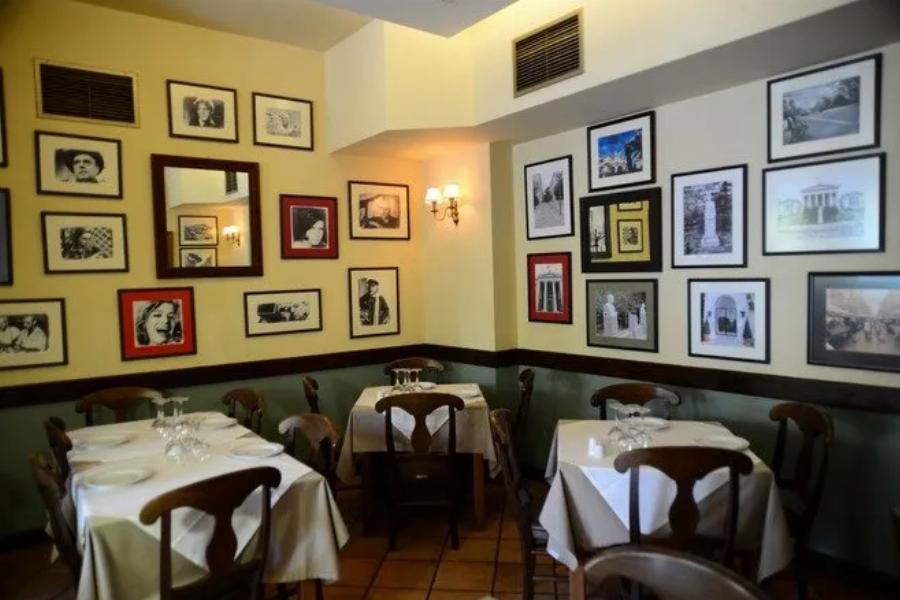 Θλίψη στο κέντρο της Αθήνας: Πέθανε ο 56χρονος ιδιοκτήτης της ιστορικής ταβέρνας Φιλίππου στο Κολωνάκι