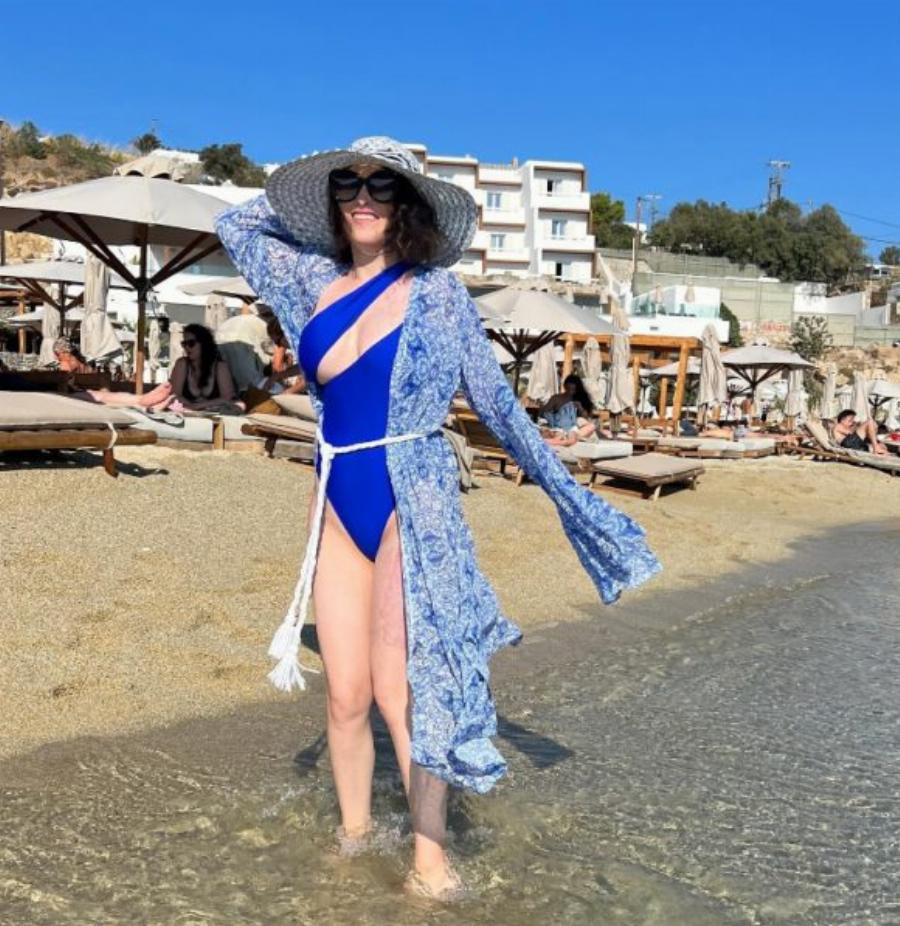 Επιστρέφει στην καθημερινότητά της: Η Ιωάννα Παλιοσπύρου πρώτη φορά με μαγιό στην παραλία