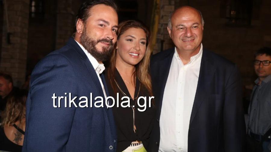 Η απλότητα σε όλο της το μεγαλείο:  Η Έλενα Παπαρίζου γλέντησε με κλαρίνα στο χωριό της στην Καρδίτσα