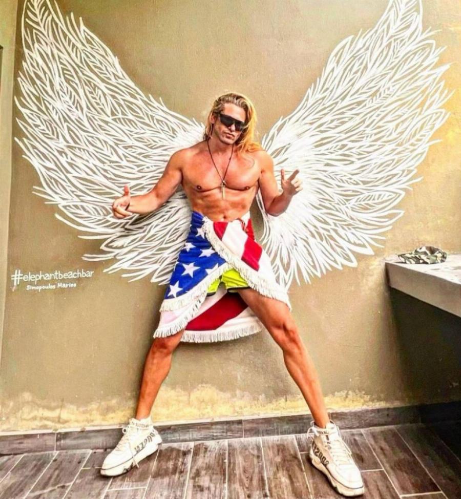 Πιο τούμπανο και με κατάξανθα μαλλιά: Ο Δημήτρης Πυργίδης  2 χρόνια μετά το Big Brother είναι πιο ανανεωμένος από ποτέ