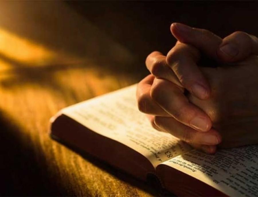 Προσευχές: 9 σωτήριες προσευχές στην Παναγία για να μας βοηθάει στις δύσκολες στιγμές