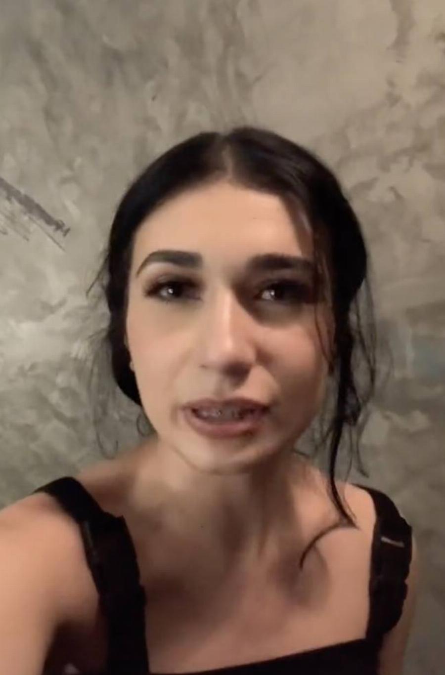 Τον γύρο του διαδικτύου κάνει αυτή η σερβιτόρα: Πήρε την εκδίκησή της από πελάτισσες που έφυγαν χωρίς να πληρώσουν