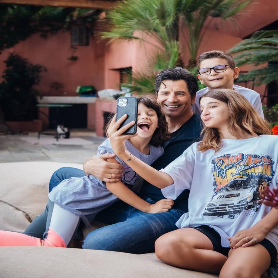 O Σάκης Ρουβάς ετοιμάζει την δίκη του διαθήκη: Μοιράζει τα χρήματα, τα σπίτια και της επιχειρήσεις στην Κάτια και τα παιδιά του