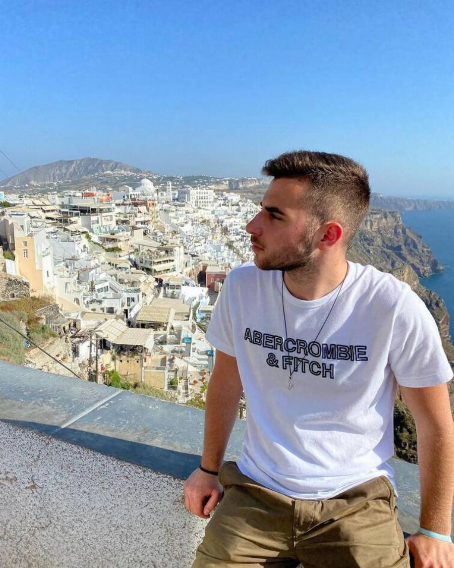 Μεγάλωσε ο «Γιαννάκης» από τους «Ευτυχισμένους Μαζί»: Πιο ερωτευμένος από ποτέ σε διακοπές με την αγαπημένη του