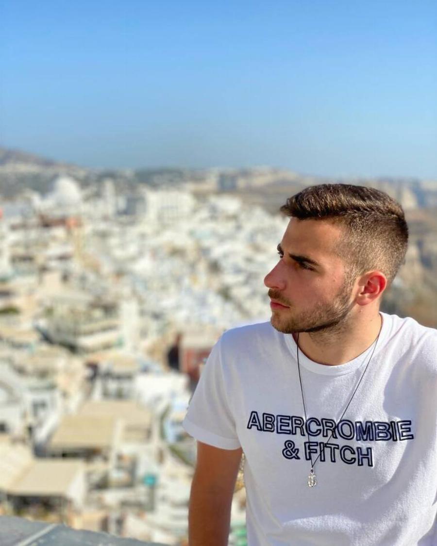 Μεγάλωσε ο «Γιαννάκης» από τους «Ευτυχισμένους Μαζί»: Πιο ερωτευμένος από ποτέ σε διακοπές με την αγαπημένη του